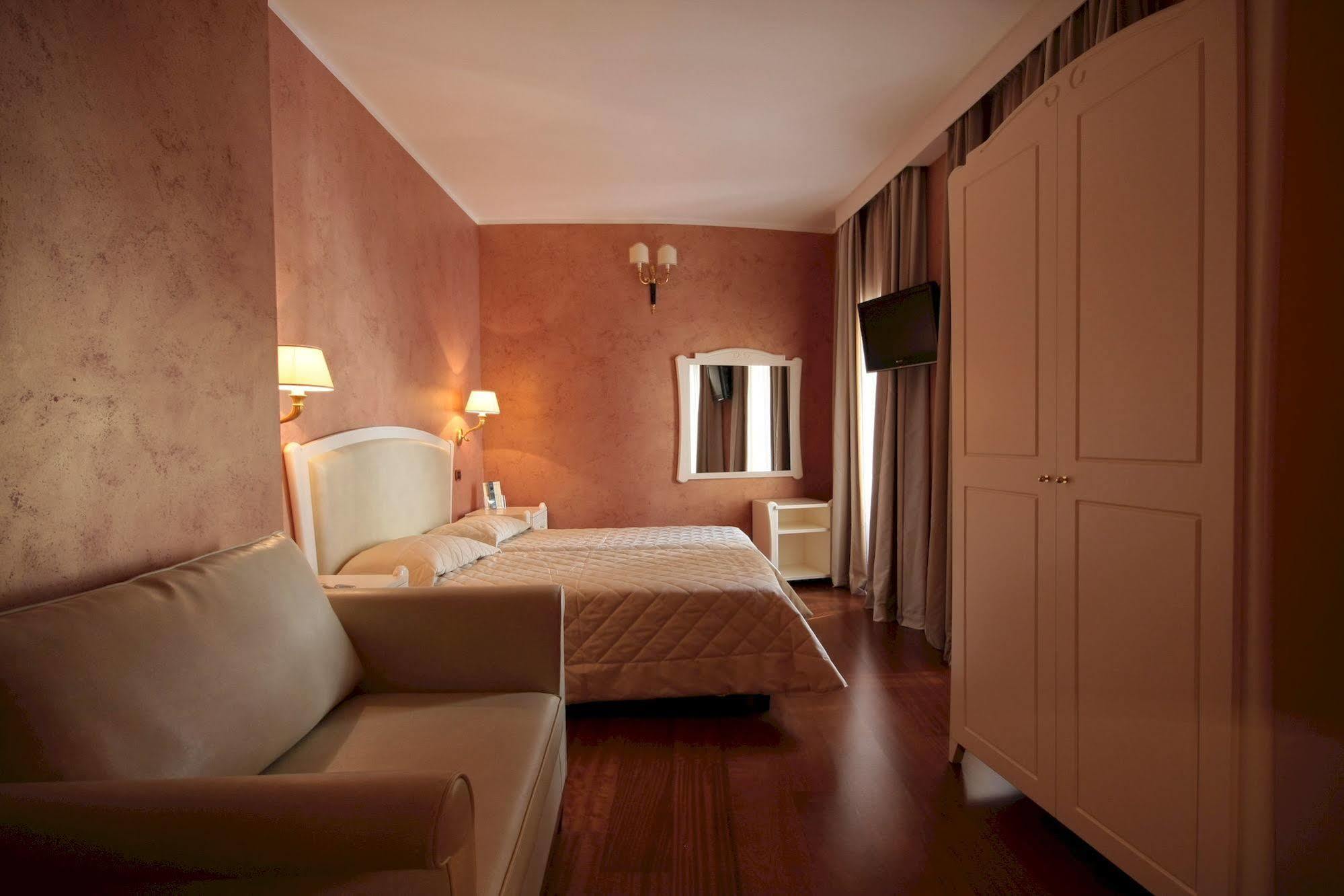 Hotel Rojan Sulmona Eksteriør billede